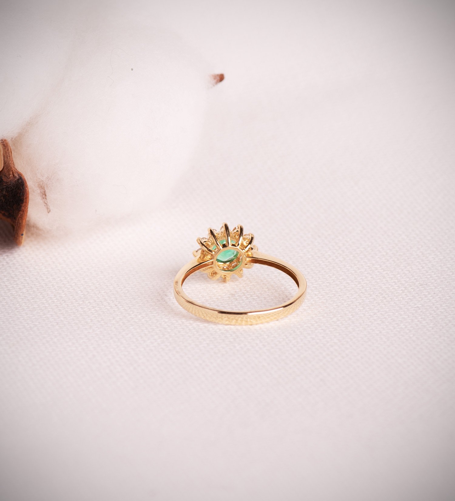 Anillo de oro amarillo 18K diamantes de laboratorio y esmeralda recristalizada 5 mm 0,48 qt 0,17qt. g - VS2 - Imagen 3